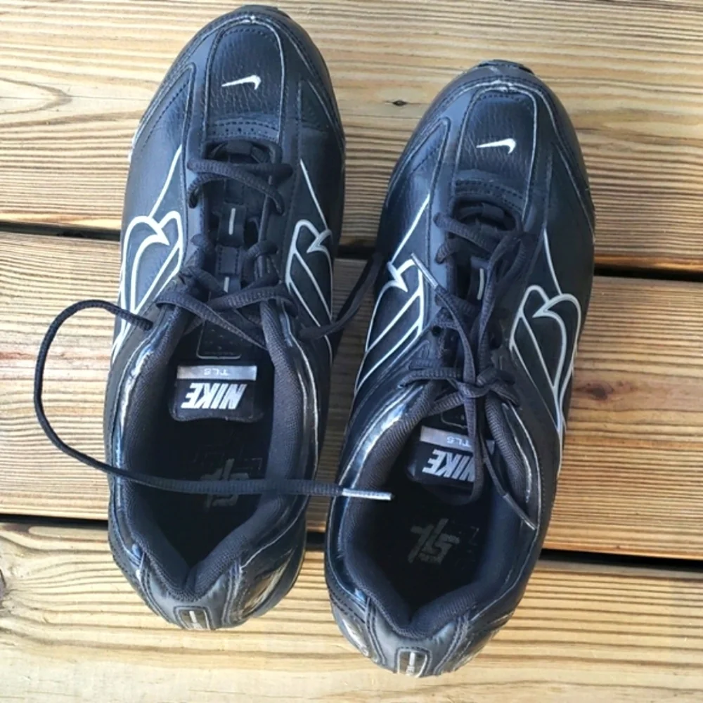 Nike AirMax men’s black athletic shoes size 8